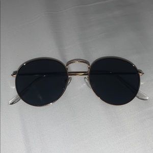 Round women’s sunglasses!